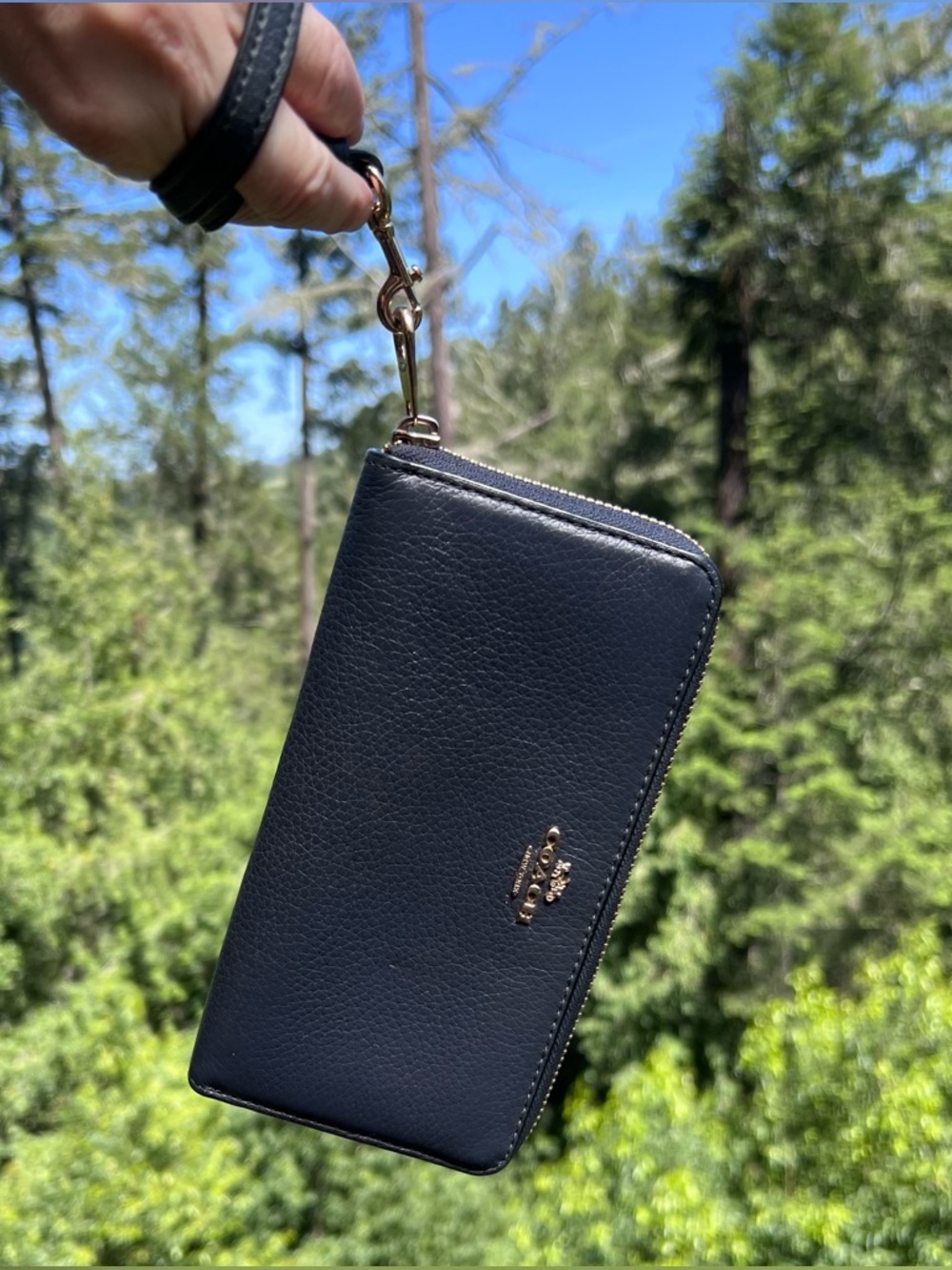 COACH Navy Pebble Leather Wristlet Wallet w Gold Hardware & Wriststrap AUTHENTIC